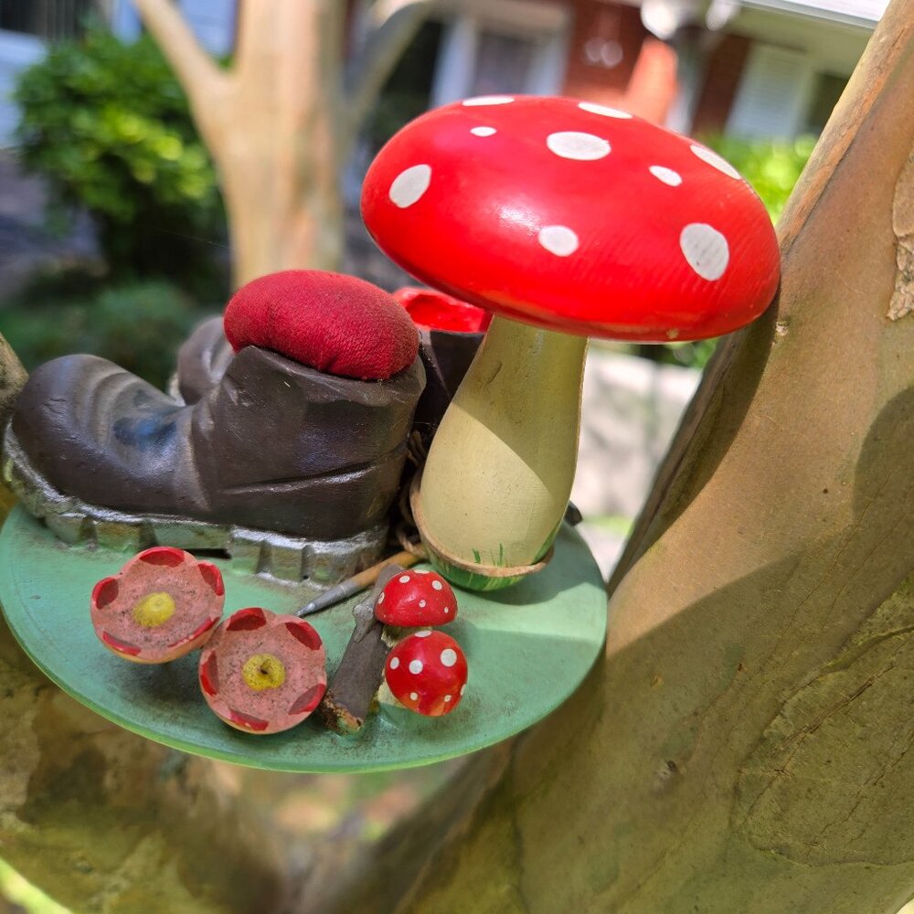 VINTAGE 1970's GERMAN WOODCARVING WHIMSICAL MUSHROOM +BOOTS